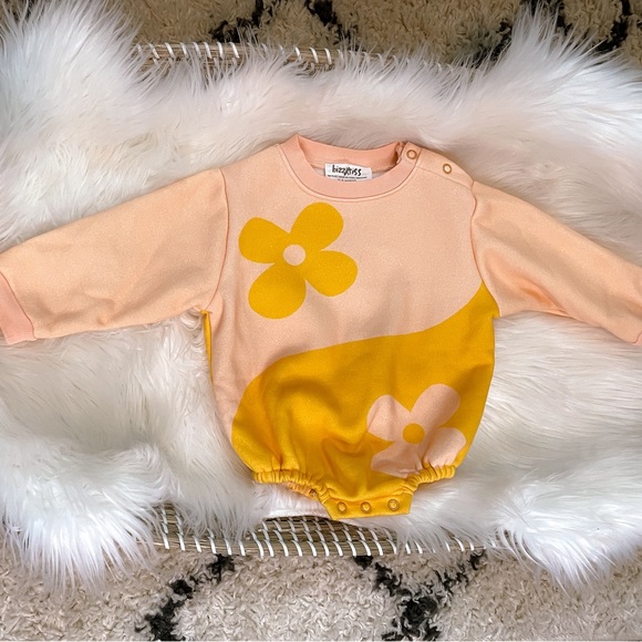 Yin Yang Daisy Bubble Romper - Picture 4 of 11